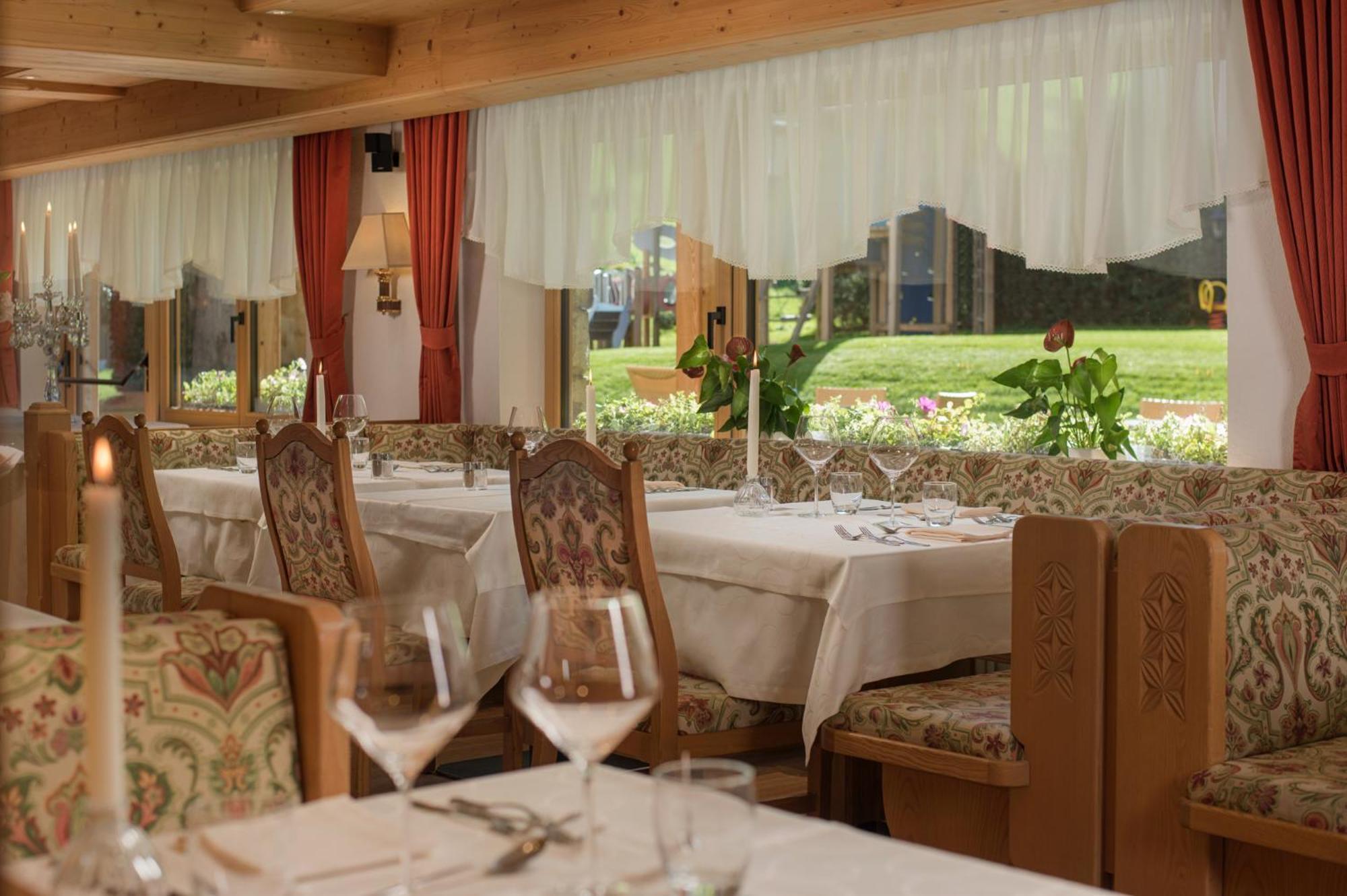 Hotel Villa Eden Corvara In Badia Exterior photo