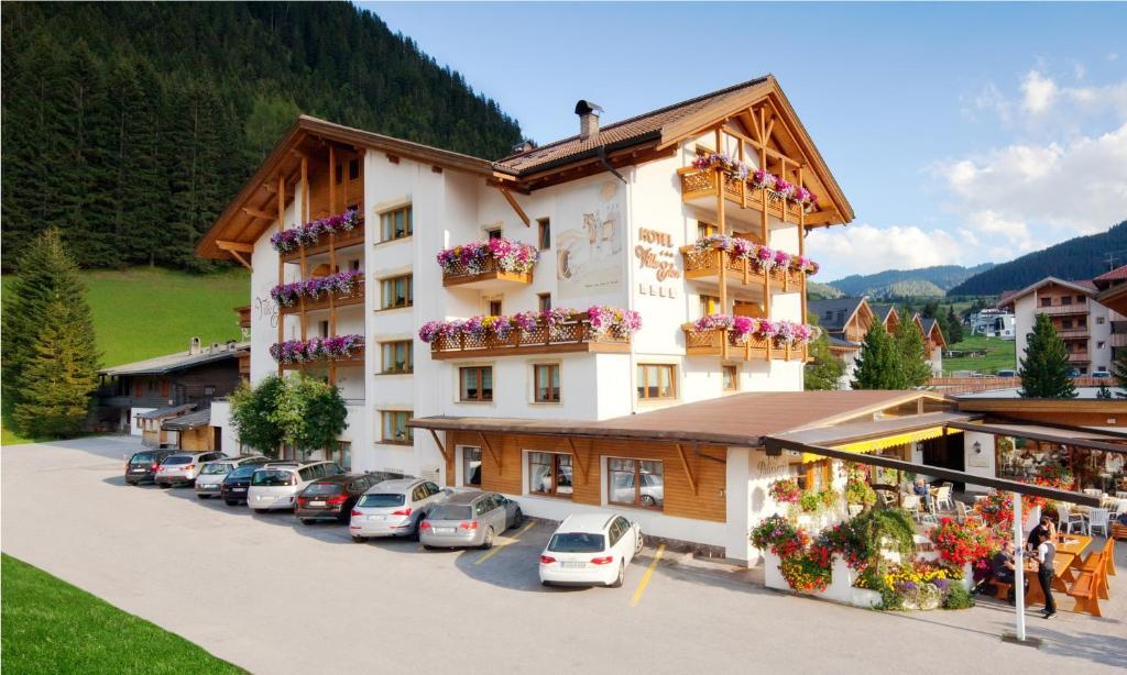 Hotel Villa Eden Corvara In Badia Exterior photo